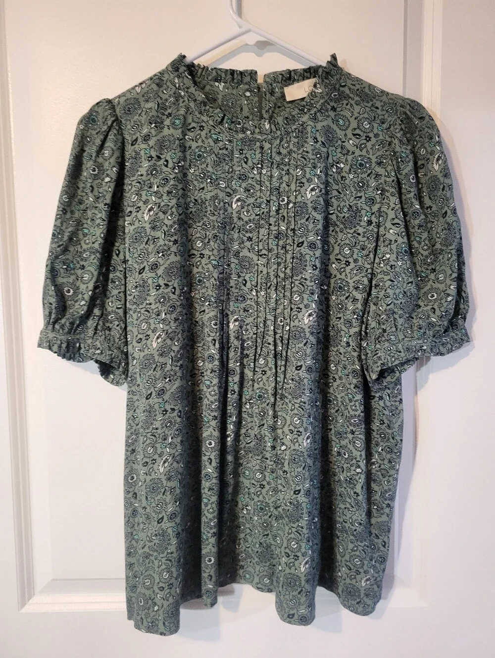 LOFT Green Paisley Pintuck Blouse